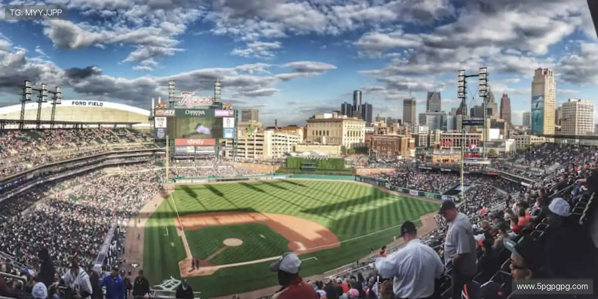 「错过直播?精彩回放随时看!📲订阅频道,精彩永不缺席!」